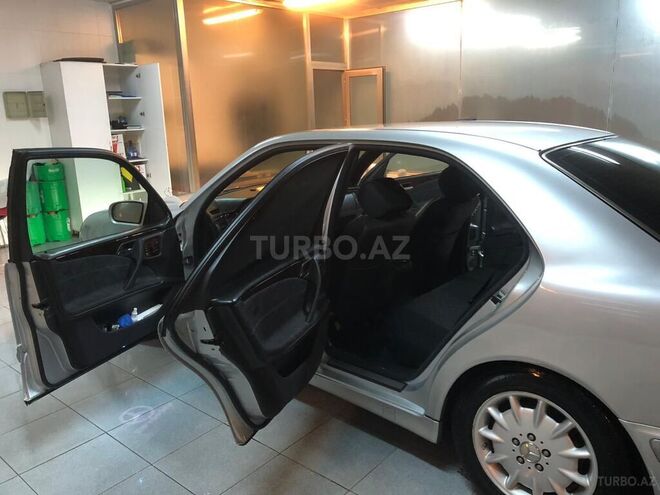 Mercedes E 240-15