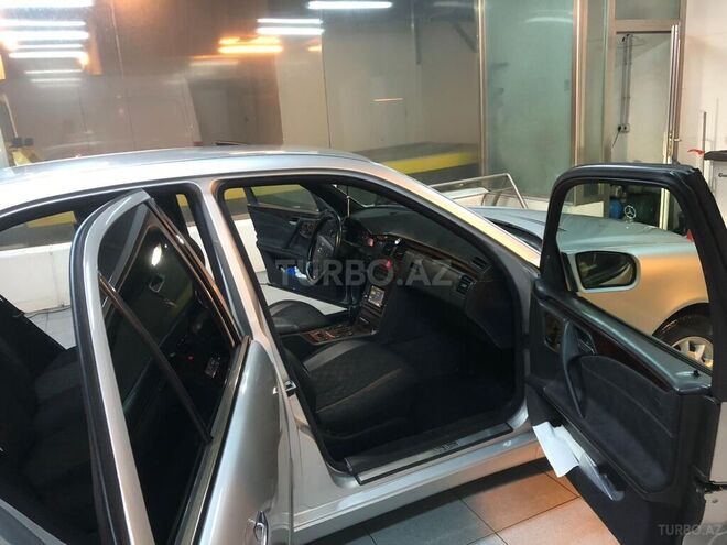 Mercedes E 240-14