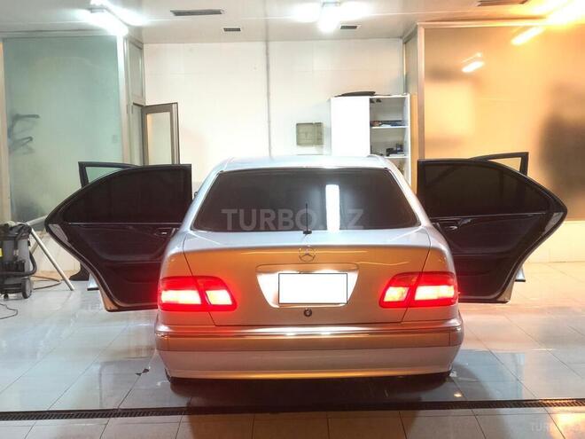 Mercedes E 240-8