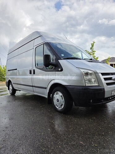 Ford Transit-9