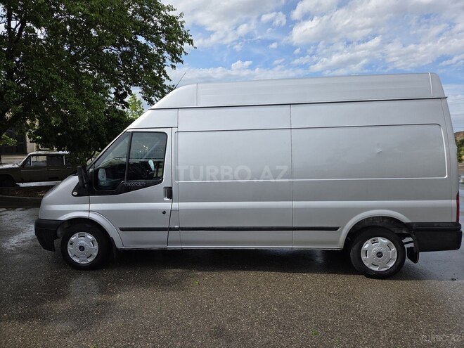 Ford Transit-4