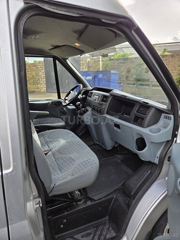 Ford Transit-11