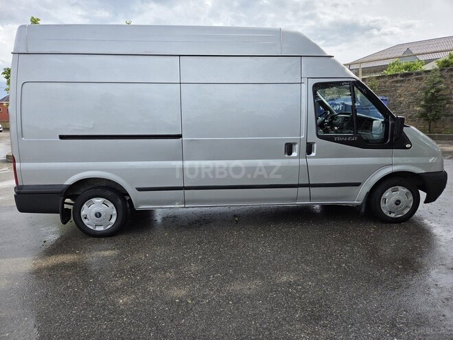 Ford Transit-8