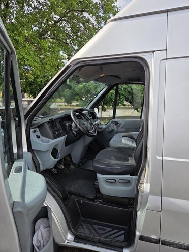 Ford Transit-12