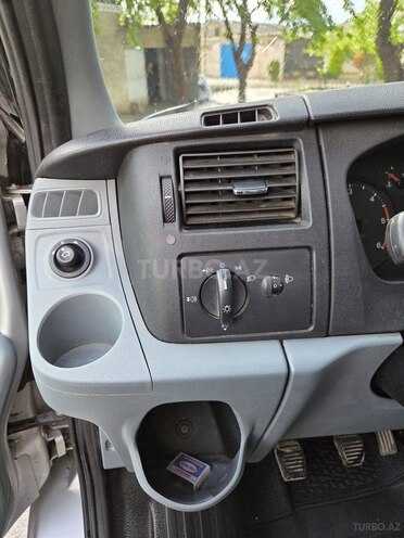 Ford Transit-15