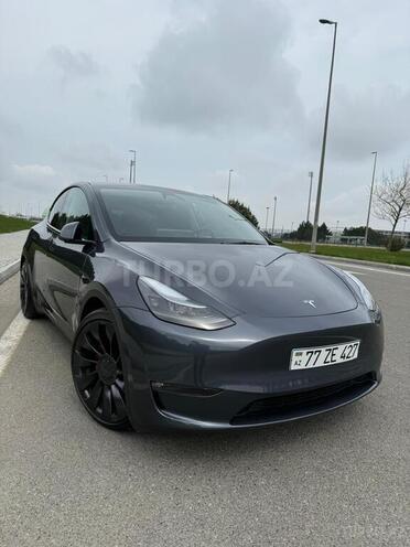 Tesla Model Y-9