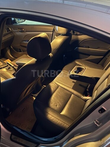 Hyundai Elantra-5