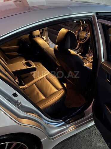 Hyundai Elantra-7