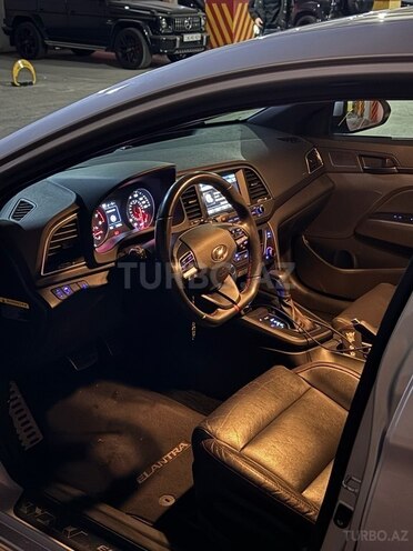 Hyundai Elantra-4