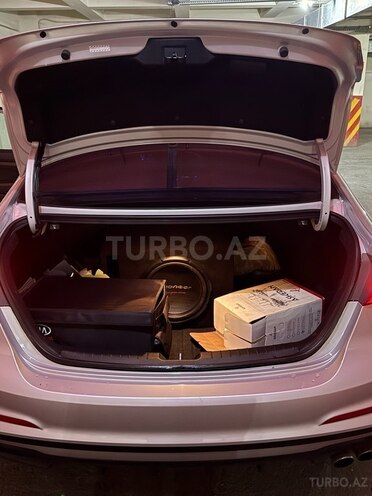 Hyundai Elantra-6