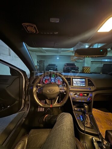 Hyundai Elantra-9