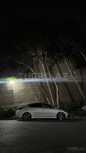 Hyundai Elantra-10