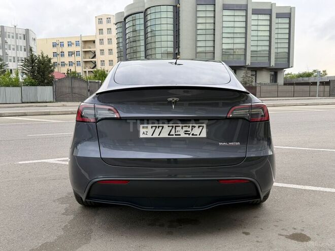Tesla Model Y-17