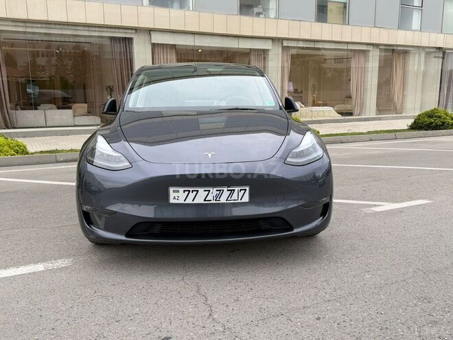 Tesla Model Y-13