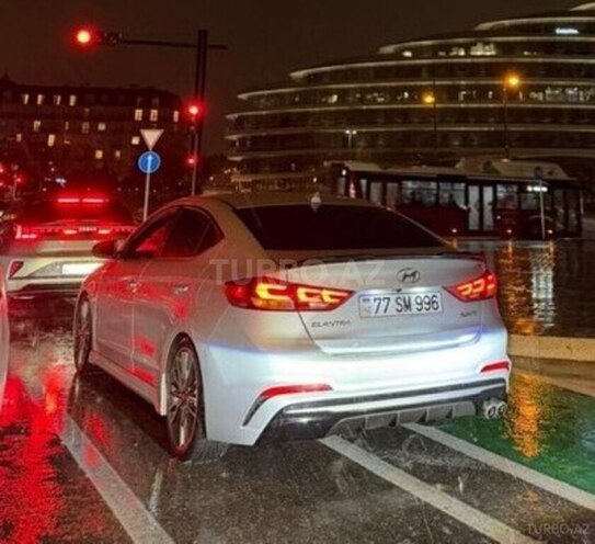 Hyundai Elantra-11