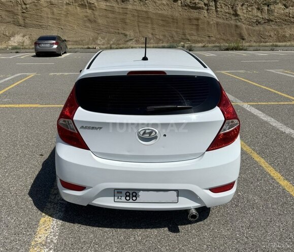 Hyundai Accent-6