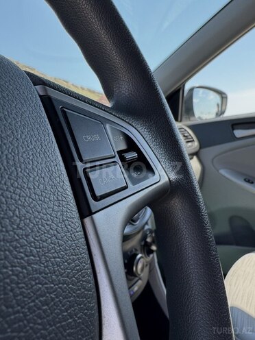 Hyundai Accent-16
