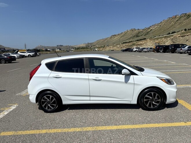 Hyundai Accent-7
