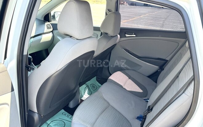 Hyundai Accent-14