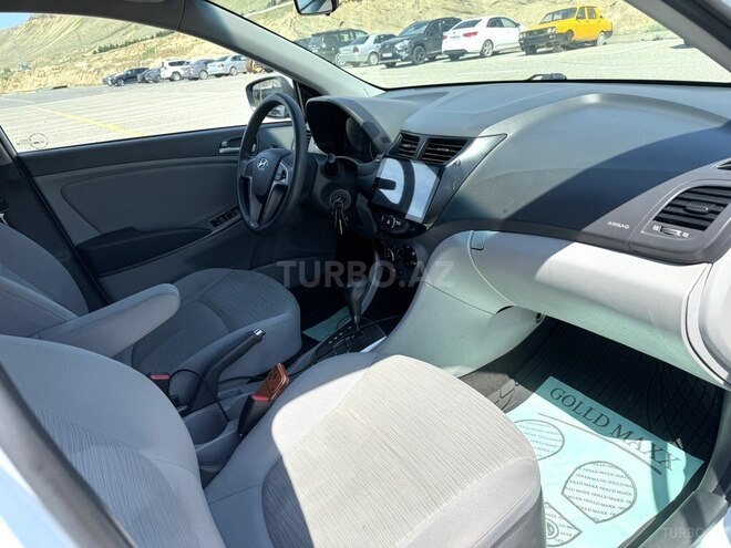 Hyundai Accent-20