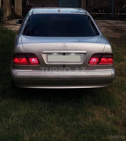 Mercedes E 220-6