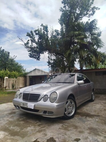 Mercedes E 220-2