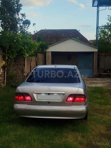 Mercedes E 220-7