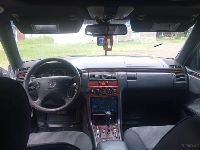 Mercedes E 220-16