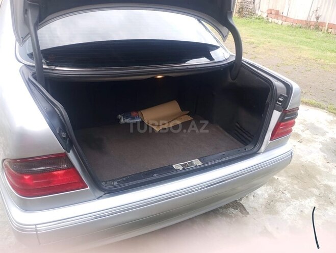 Mercedes E 220-10