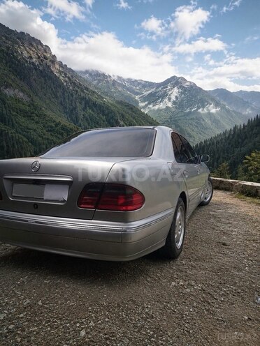 Mercedes E 220-8