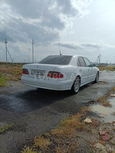 Mercedes E 220-2