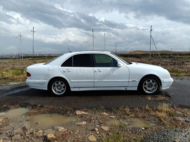 Mercedes E 220-4