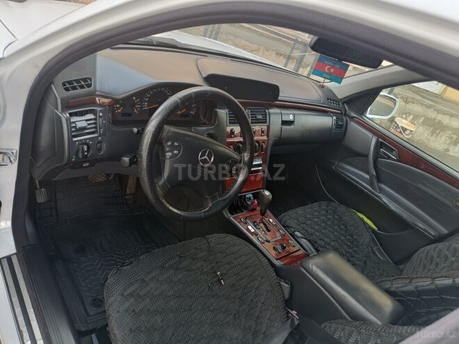 Mercedes E 220-7