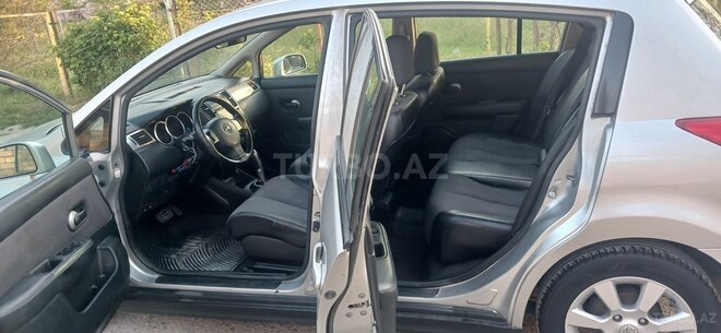 Nissan Tiida-14