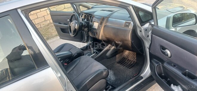 Nissan Tiida-13