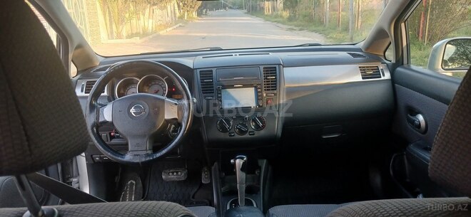 Nissan Tiida-15