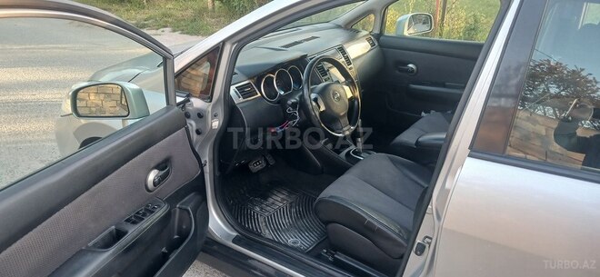 Nissan Tiida-16