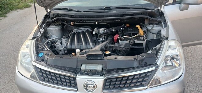 Nissan Tiida-11