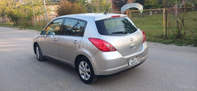 Nissan Tiida-4
