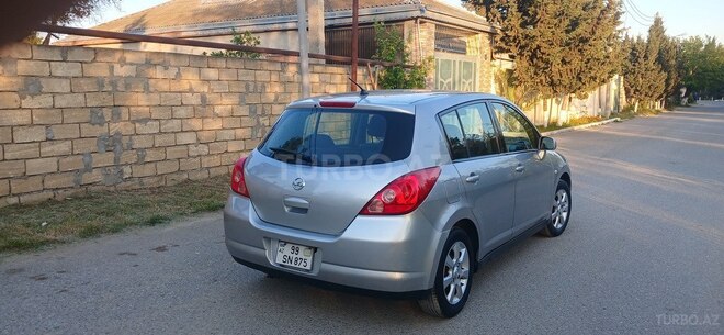 Nissan Tiida-5