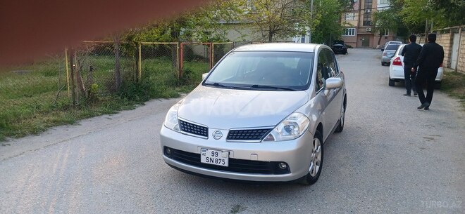 Nissan Tiida-10