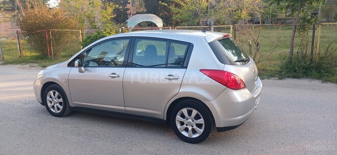 Nissan Tiida-18