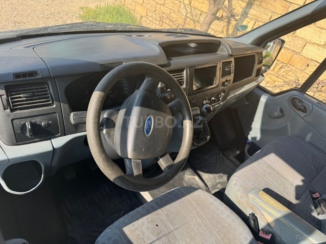Ford Transit-5