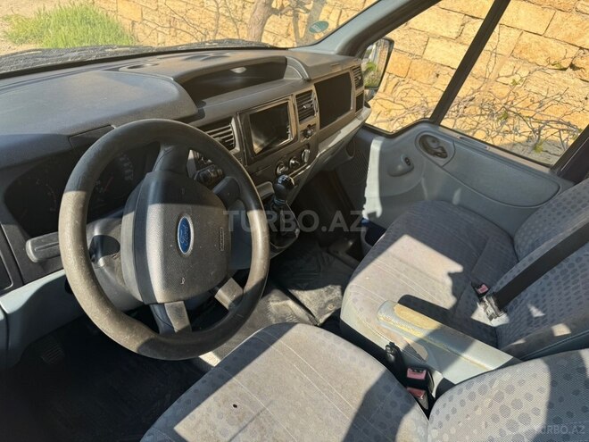 Ford Transit-3