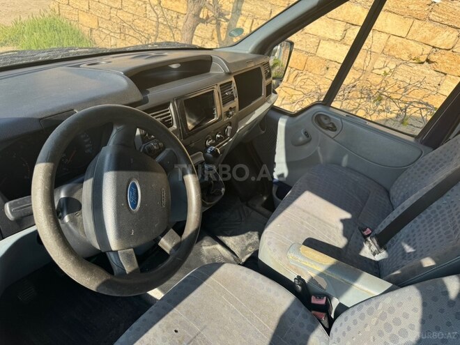 Ford Transit-4