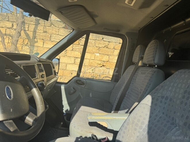 Ford Transit-6