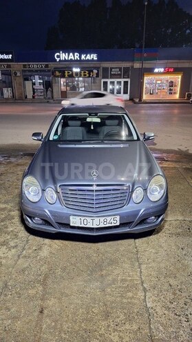 Mercedes E 220-1