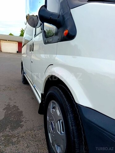 Ford Transit-10