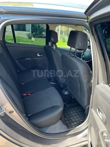 Renault Clio-11