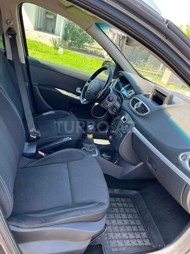 Renault Clio-8